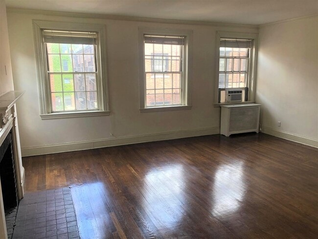 Building Photo - 117 Revere St