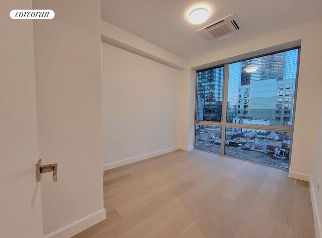 Foto del edificio - 42-44-44 Crescent St
