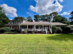 Building Photo - 2012 Oak Leaf Ln