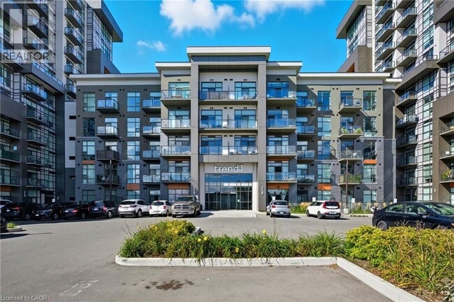 Building Photo - 450 Dundas St E