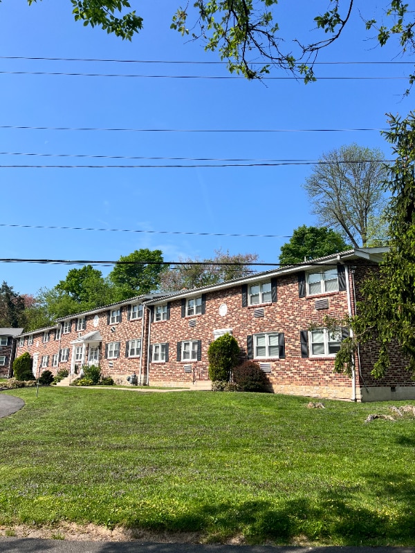 Foto del edificio - 300 Horsham Rd