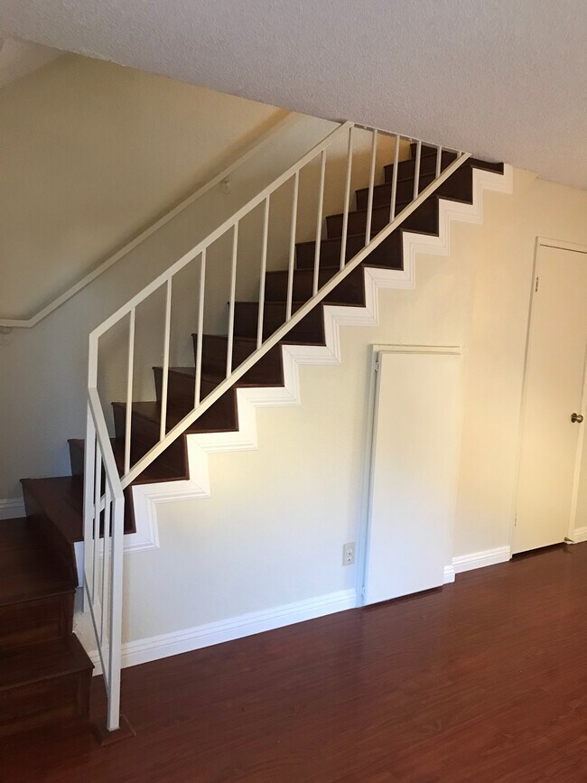 Storage - 1220 W Diamond St