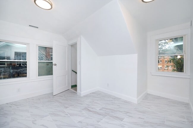 Building Photo - 5 Chauncy St