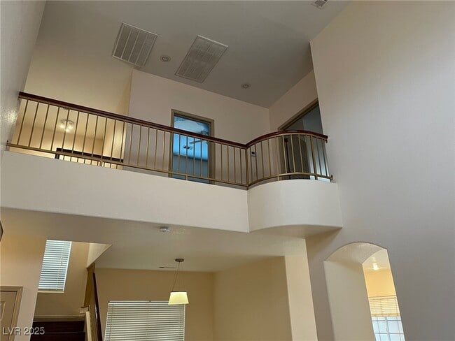 Foto del edificio - 5764 Yellowcrest Ct