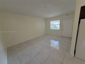 Building Photo - 16150 NE 19th Ct
