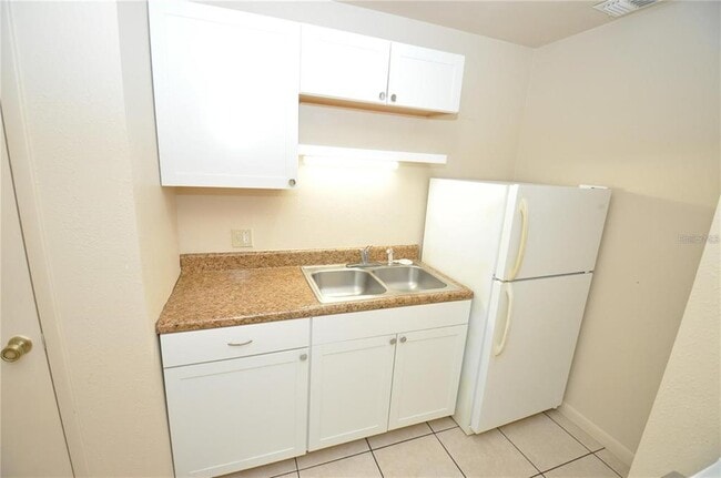 Building Photo - 125 Denton Ave