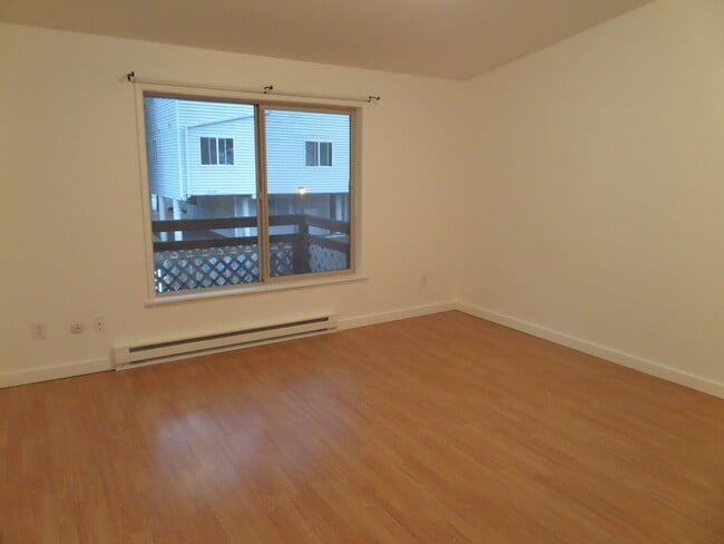 Foto del edificio - Great 1 Bedroom Townhome w/2 Parking Space...