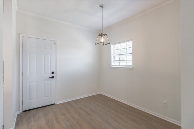 Building Photo - 9850 Pagewood Ln