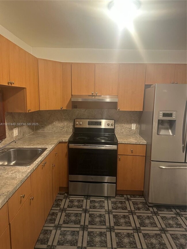 Building Photo - 11905 NE 2nd Ave