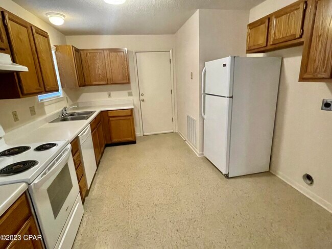 Foto del edificio - 5527 Hilltop Ave