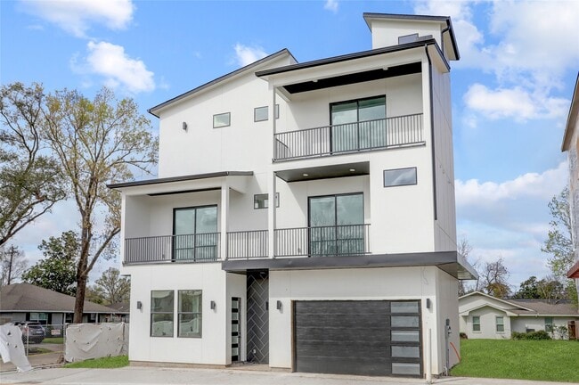 Foto del edificio - 6816 Hartland St