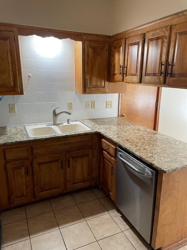 Kitchen - 15120 S Blackfeather Dr