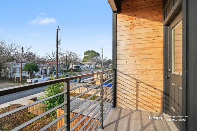 Foto del edificio - 1725 E Crockett St