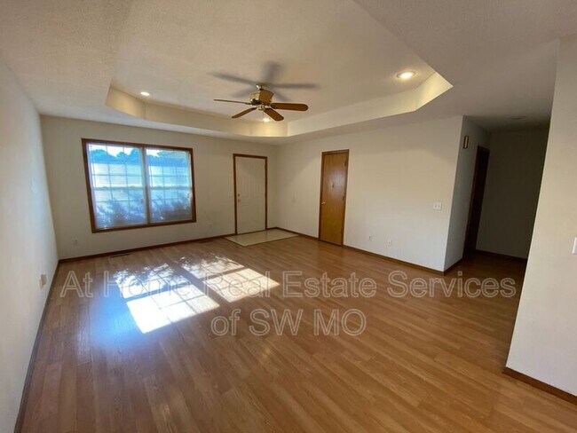 Foto del edificio - 3324 Leawood Ave