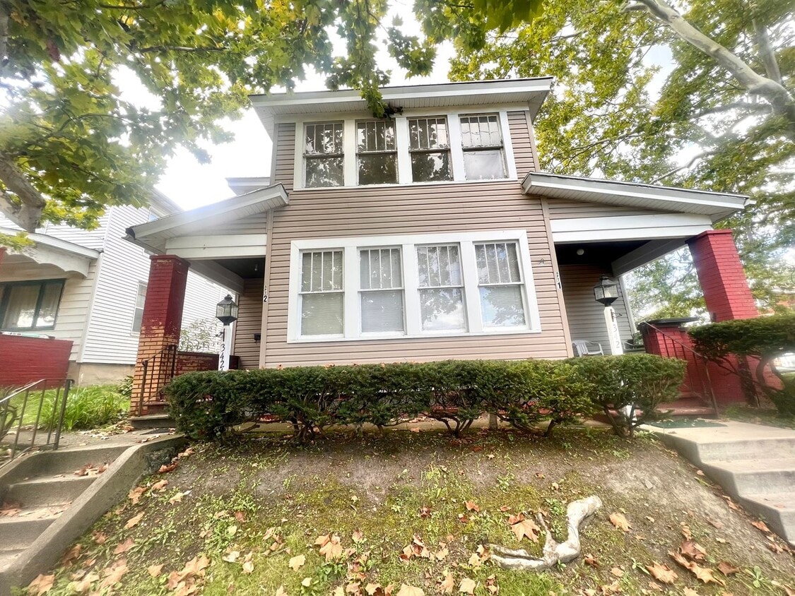 3421 5th Ave Unit Upper, Beaver Falls, PA 15010 Room for Rent in