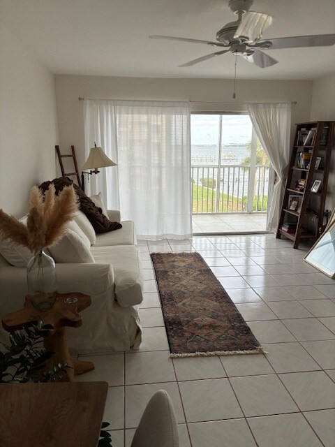 Building Photo - 100 Waterway Dr S