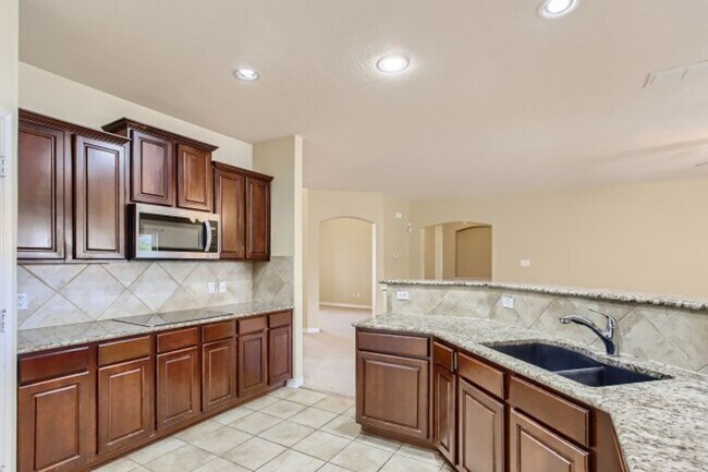 Building Photo - Beautiful Spacious Home!!!!