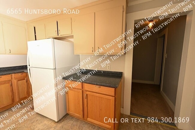 Foto del edificio - 6565 Huntsboro Rd