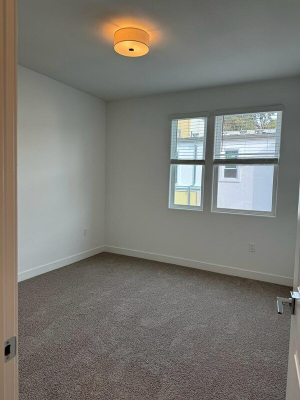 Building Photo - 521 Somi Ct