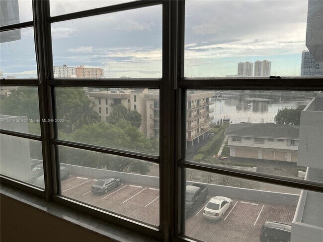 Foto del edificio - 137 Golden Isles Dr