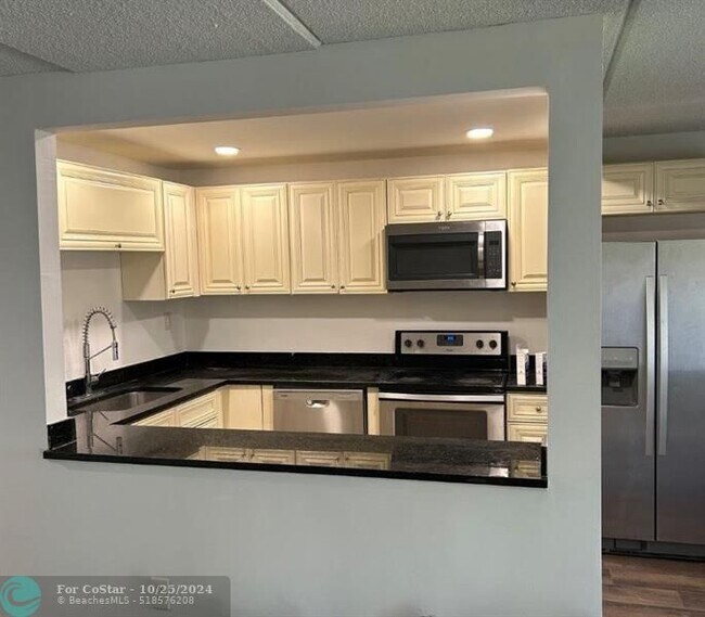 Building Photo - 1108 Meadows Cir