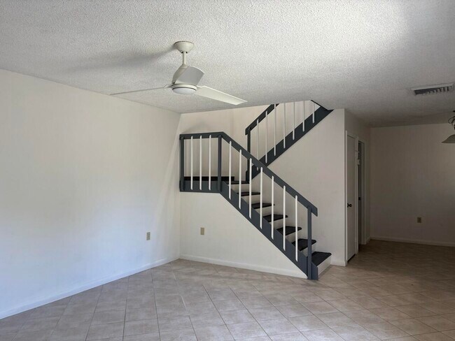 Building Photo - 507 5th Ln