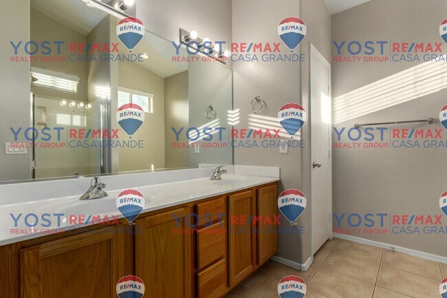 Building Photo - Charming home in McCartney Center!