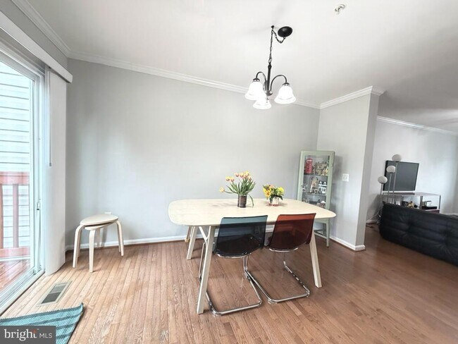 Foto del edificio - 249 Edge Creek Ln