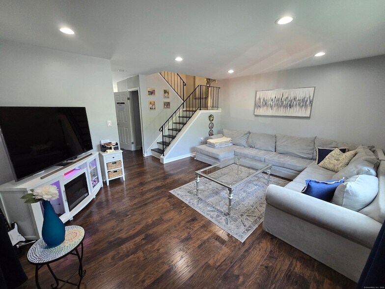 Foto principal - 330 Merwin Ave