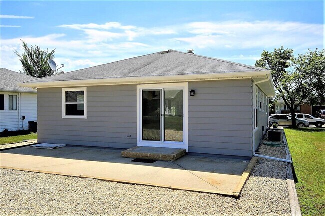 Building Photo - 12 Bimini Dr