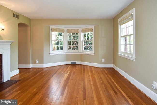 Building Photo - 510 N Nelson St