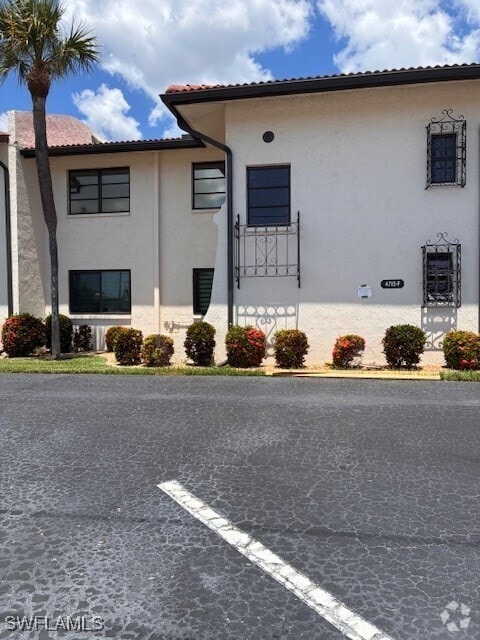 Building Photo - 4715 Santa Barbara Blvd