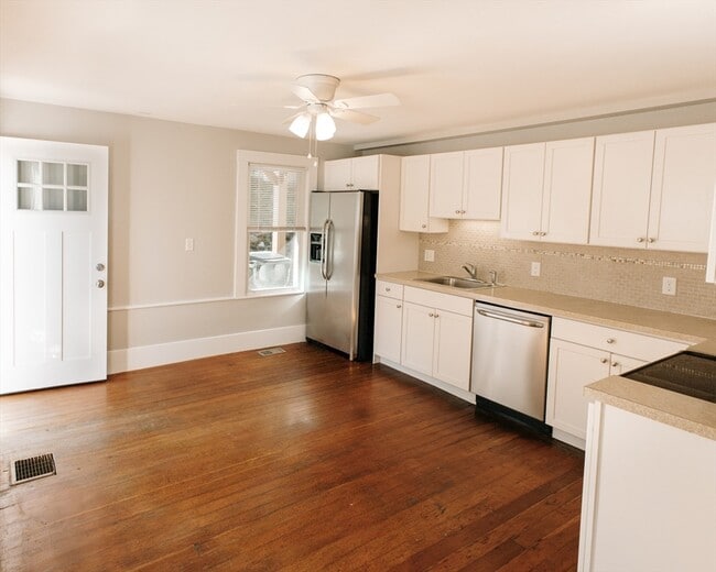 Building Photo - 76 Market St