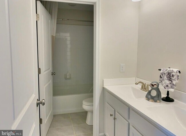 Foto del edificio - Stunning 4-Bed Townhome in Quakertown! Ava...