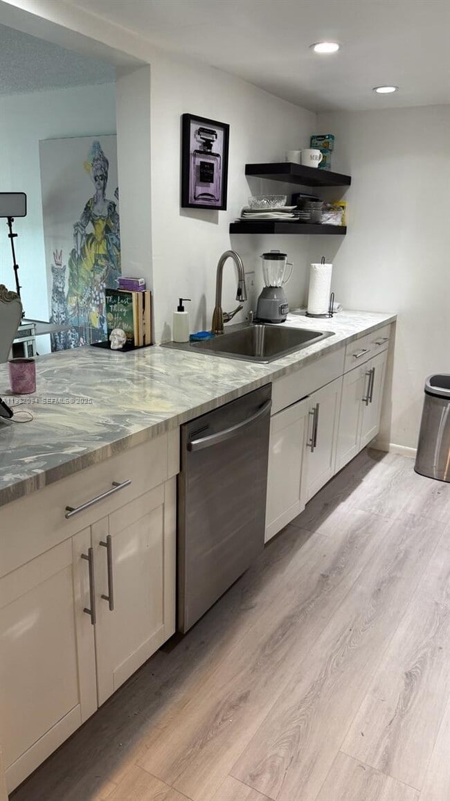 Building Photo - 1101 River Reach Dr