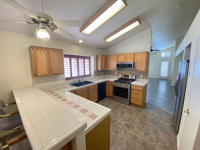 Building Photo - Charming 3 Bedroom, 2 Bathroom, Single-Sto...