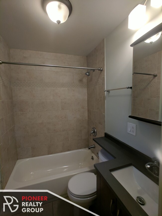 Foto del edificio - 429 W Roscoe St