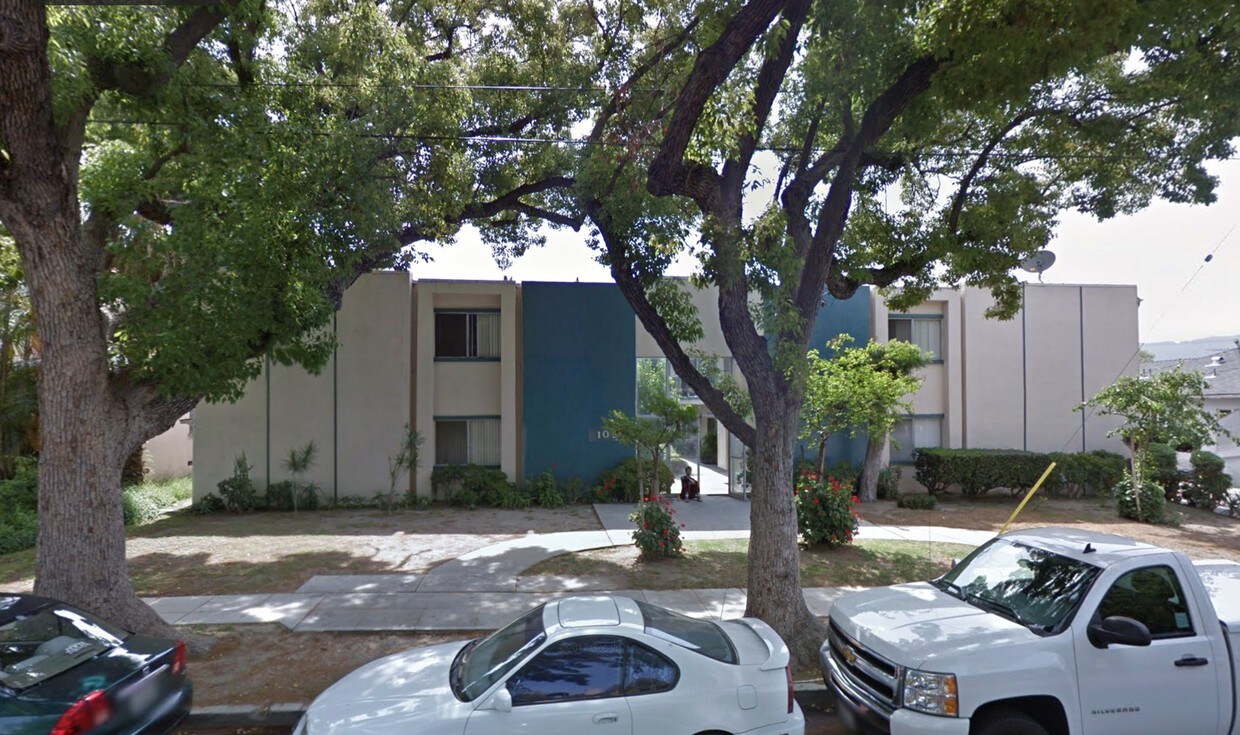 Primary Photo - 1020 W Angeleno Ave