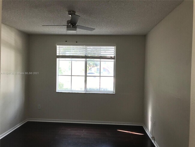Building Photo - 8000 N Nob Hill Rd