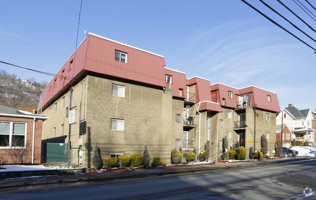 Building Photo - 1914 Main St