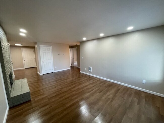 Foto del edificio - Newly Remodeled 3 Bedroom Ranch Style Home