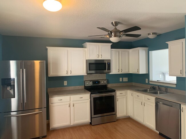 Foto del edificio - Beautiful 3 bedroom, 2.5 bath home located...