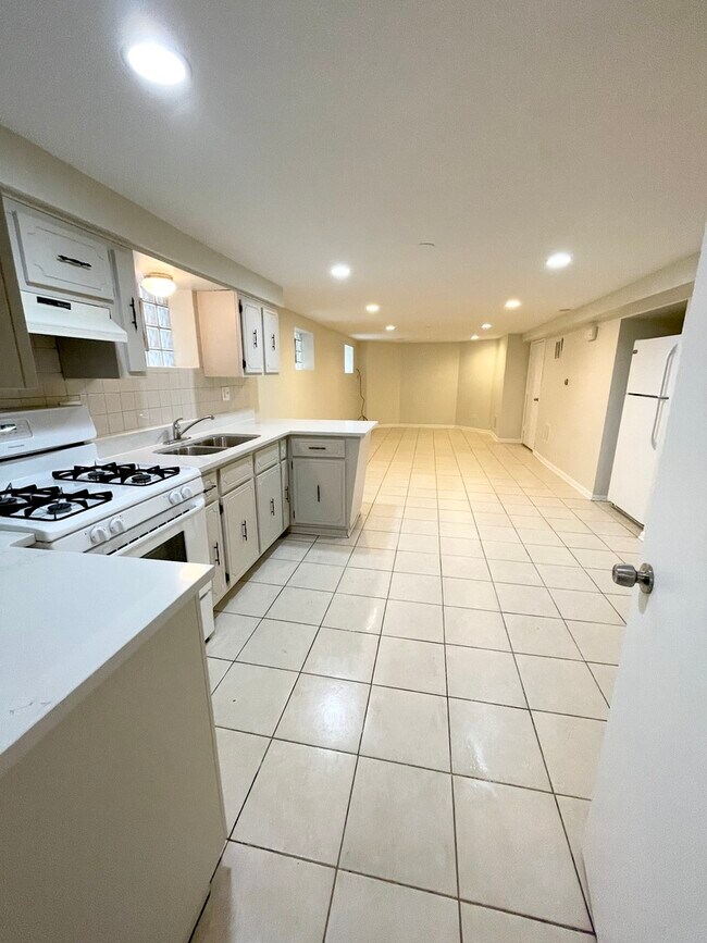 Foto del edificio - 6147 N Meade Ave