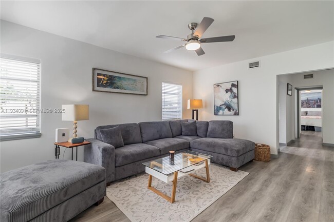 Foto del edificio - 1051 Michigan Ave