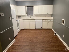 Building Photo - 2301 Evelyn Ln