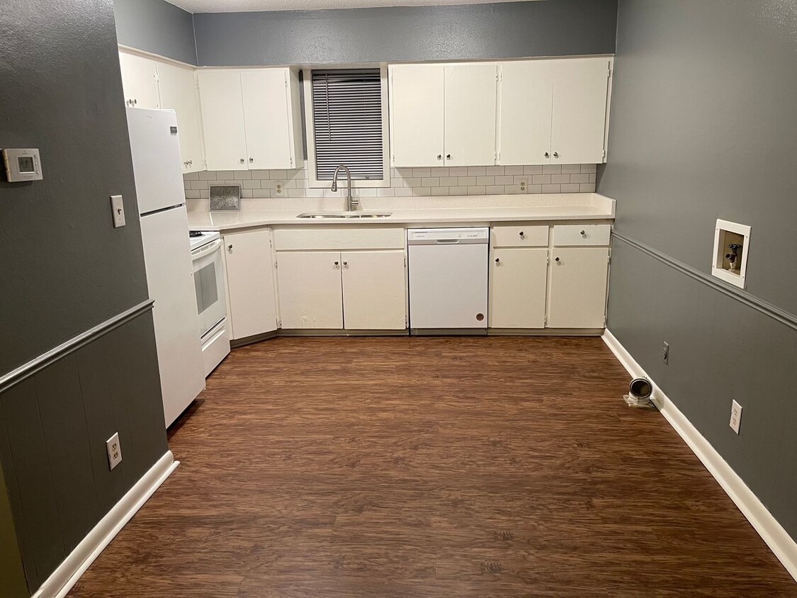 Primary Photo - 2 bed 1 bath apartment in Jonesboro