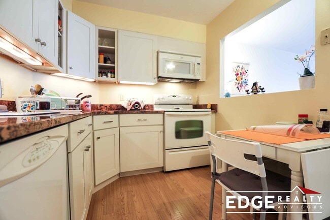 Foto del edificio - 131 Coolidge Ave
