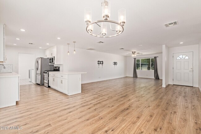 Building Photo - 1809 E Concorda Dr