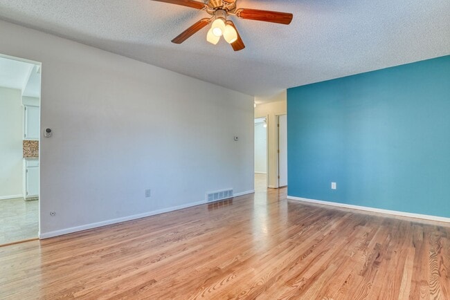 Foto del edificio - 7383 Tilden St