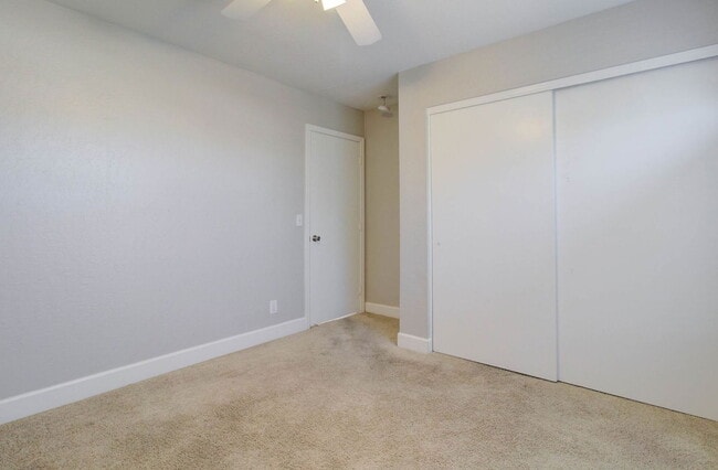 Building Photo - 2049 E San Tan Ct